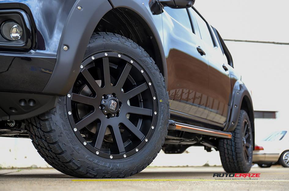 NISSAN NAVARA HEIST SATIN BLACK